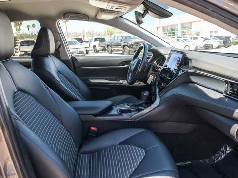 Used 2022 Toyota Camry SE w/ Carpet Mat Package (TMS) FWD image 15