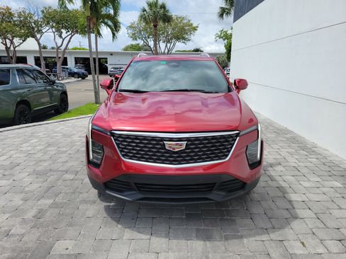Used 2024 Cadillac XT4 Luxury FWD image 2