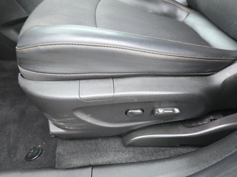 Used 2020 Chevrolet Trax LT w/ LT Convenience Package image 12