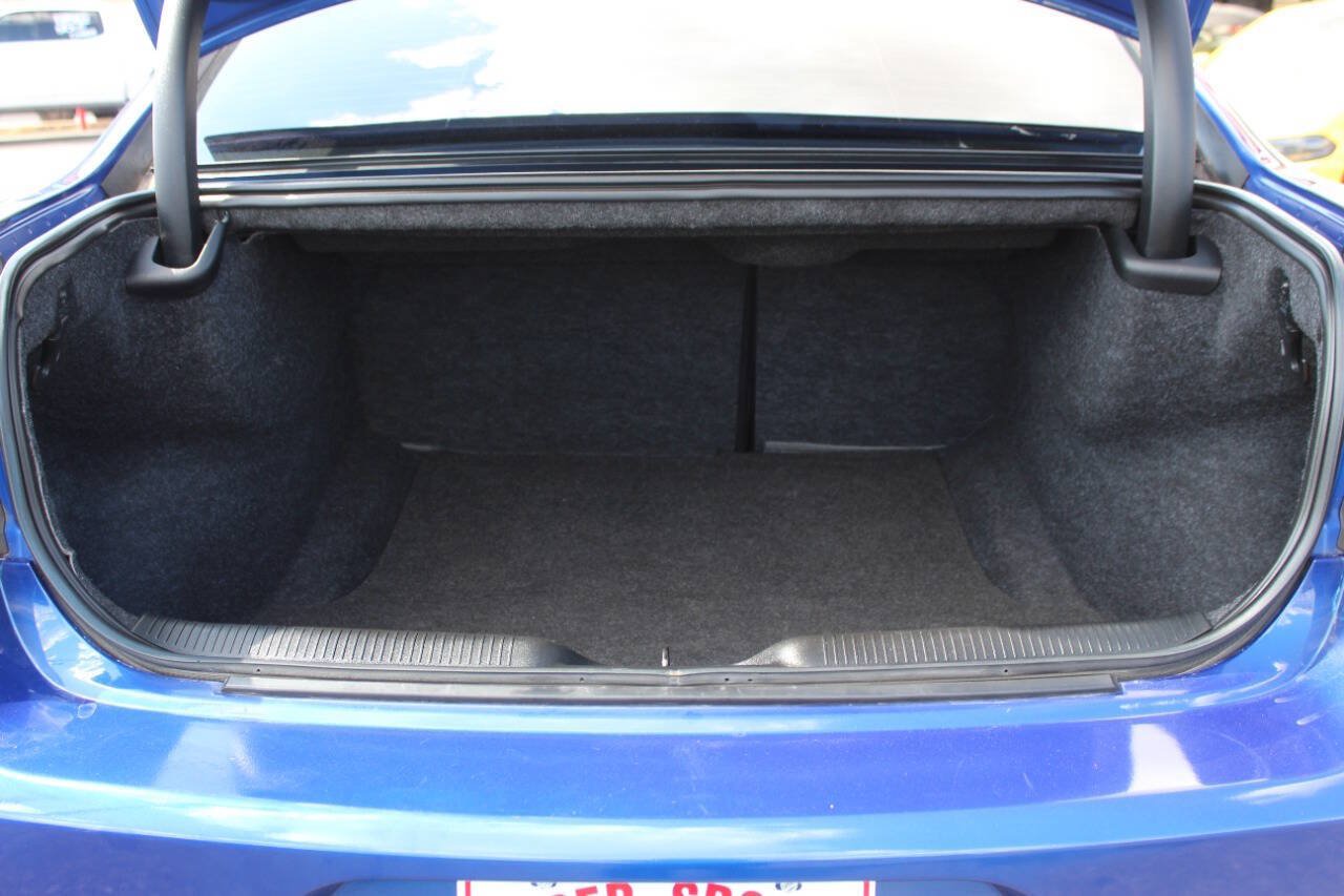 Used 2018 Dodge Charger R/T RWD image 14