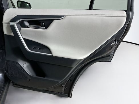 Used 2019 Toyota RAV4 Limited image 31