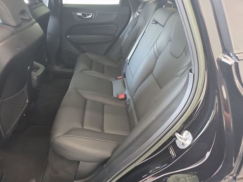 Used 2023 Volvo XC60 B5 Plus image 18