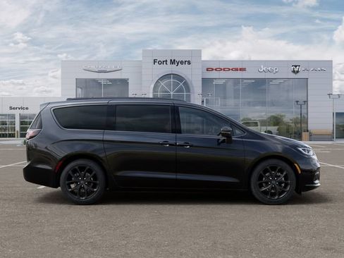 New 2026 Chrysler Pacifica Select FWD image 21