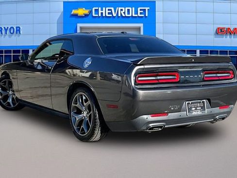Used 2015 Dodge Challenger SXT w/ Driver Convenience Group image 4