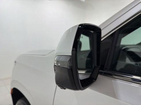Used 2022 Cadillac Escalade ESV Premium Luxury AWD/4WD image 9