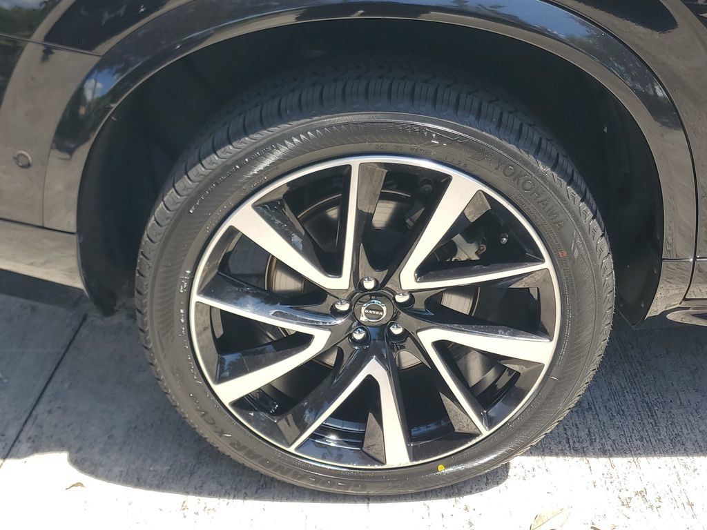 Certified 2024 Volvo XC90 B5 Plus w/ Protection Package Premier AWD/4WD image 7