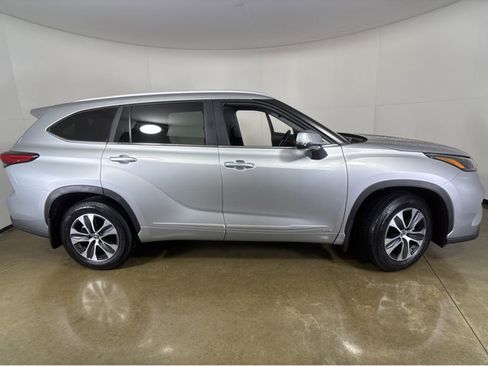 Used 2023 Toyota Highlander XLE image 23