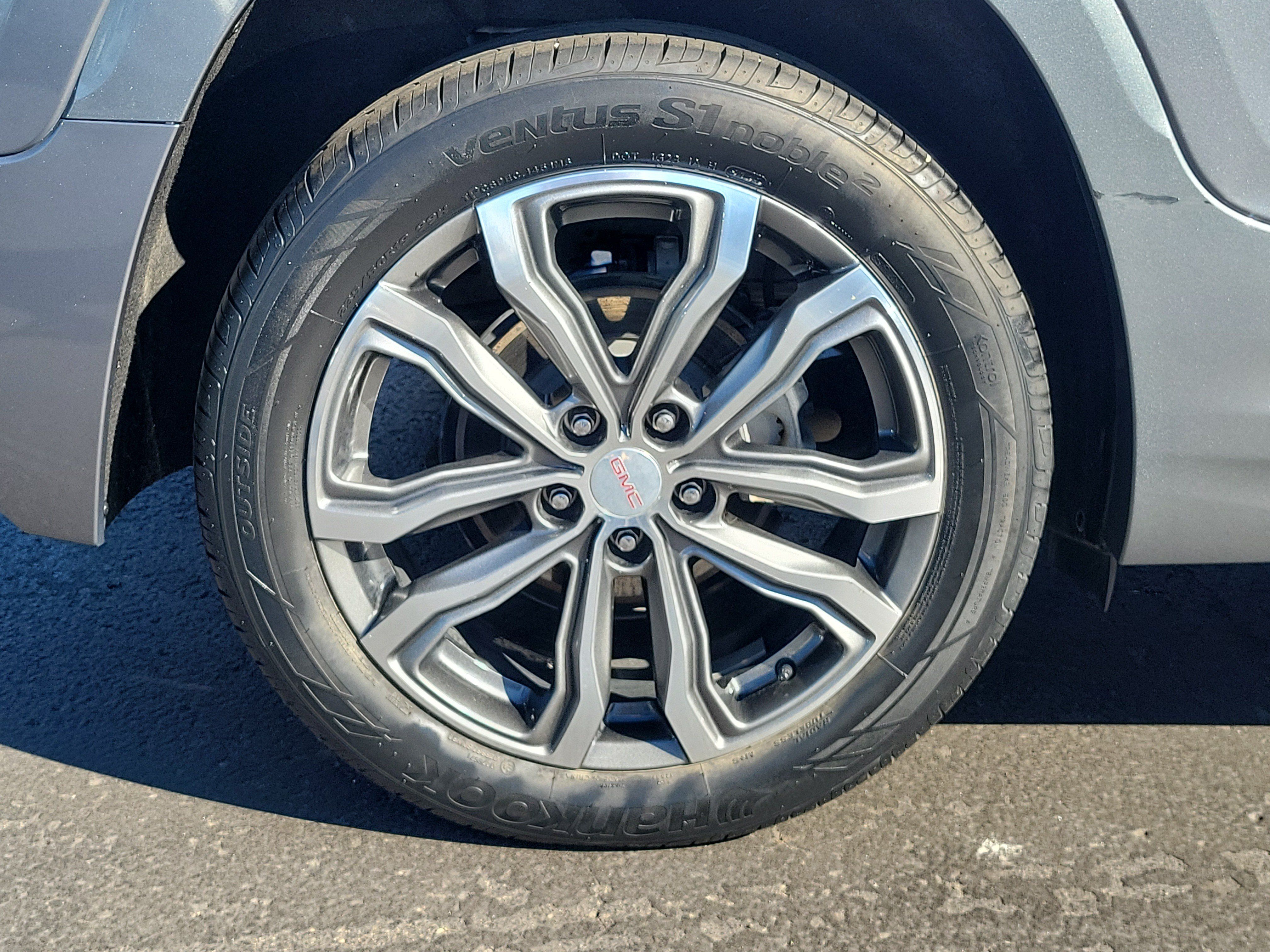 Used 2020 GMC Terrain Denali w/ Denali Premium Package FWD image 5