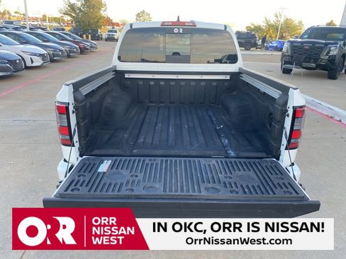 Used 2024 Nissan Frontier SV w/ SV Convenience Package image 11