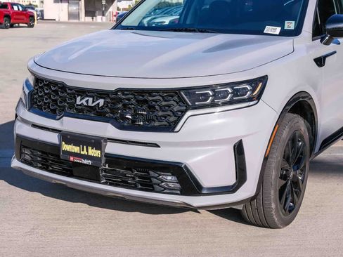 Used 2023 Kia Sorento SX AWD/4WD image 11