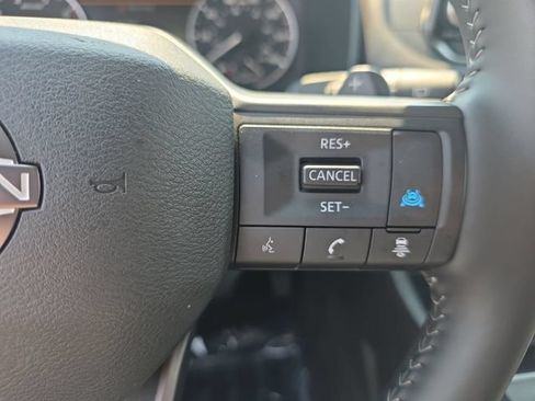 Used 2025 Nissan Rogue SV FWD image 19