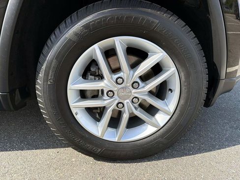 Used 2017 Jeep Grand Cherokee Laredo w/ Quick Order Package 2BE image 10