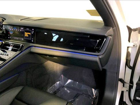 Certified 2025 Porsche Panamera 4 image 22