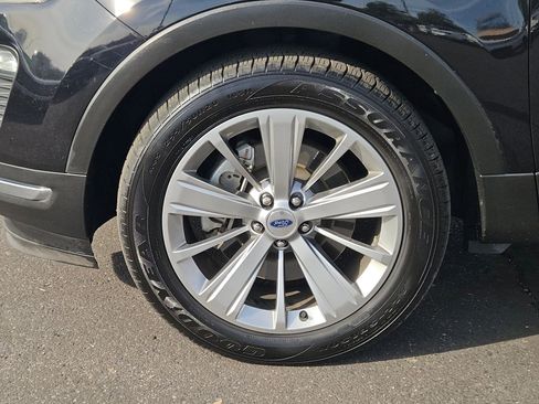 Used 2019 Ford Explorer Limited w/ Ford Safe & Smart Package image 10