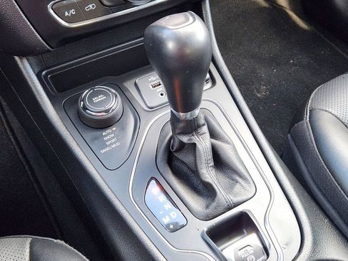 Used 2022 Jeep Cherokee Latitude Lux w/ Sun & Sound Group image 22