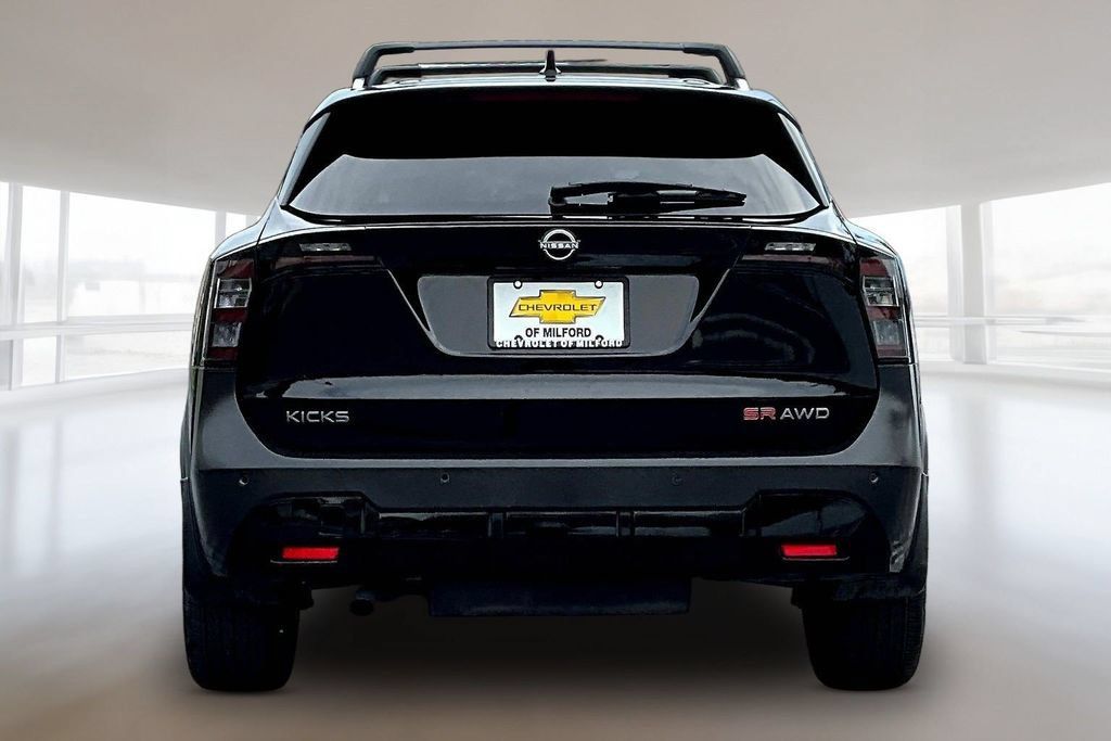 Used 2026 Nissan Kicks SR AWD/4WD image 5