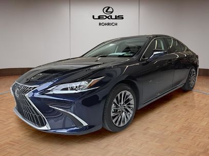 New 2025 Lexus ES 300h w/ Luxury Package