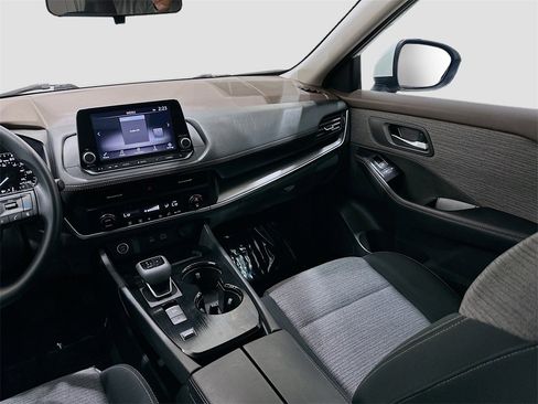 Used 2023 Nissan Rogue SV image 22