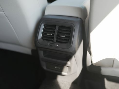 New 2025 Volkswagen Taos SE image 28