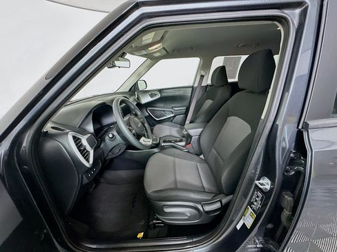 Used 2025 Kia Soul LX w/ LX Technology Package FWD image 13