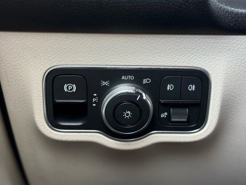 Used 2020 Mercedes-Benz GLB 250 4MATIC image 21