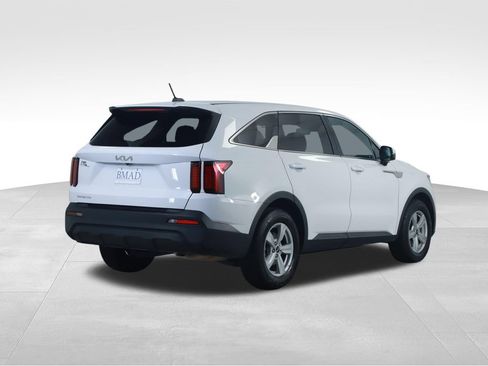Used 2023 Kia Sorento LX FWD image 11