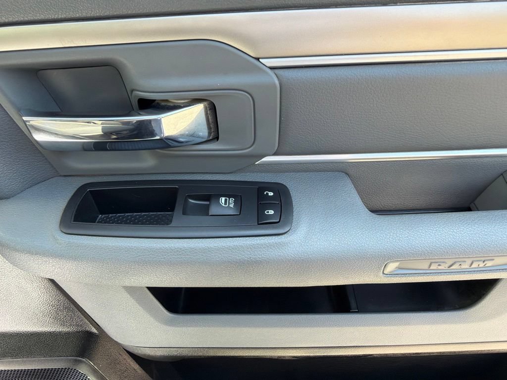 Used 2018 RAM 1500 4x4 Crew Cab Lone Star image 15