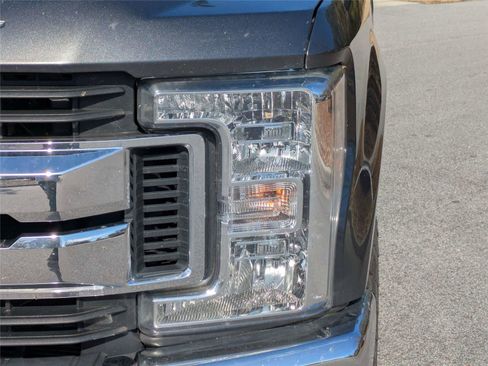 Used 2019 Ford F250 XLT w/ XLT Premium Package image 12