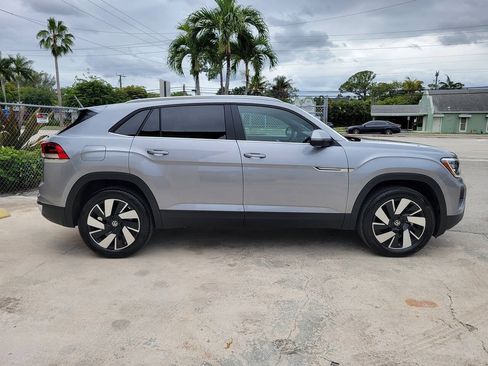Used 2026 Volkswagen Atlas Cross Sport SE FWD image 4