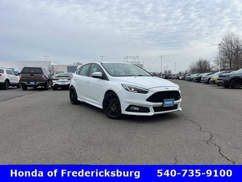Used 2016 Ford Focus ST image 2