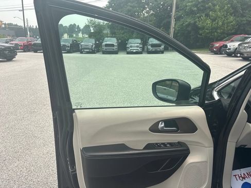 Used 2024 Chrysler Voyager LX FWD image 28