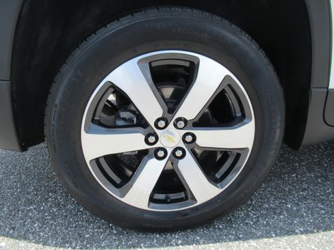 Used 2021 Chevrolet Traverse LT w/ LT Premium Package FWD image 8