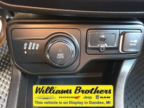 Certified 2022 Jeep Renegade Latitude w/ Convenience Group image 17