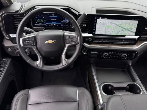 Used 2025 Chevrolet Silverado 3500 LT AWD/4WD image 11