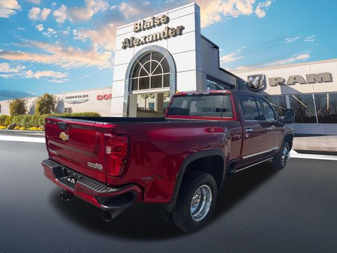 Used 2024 Chevrolet Silverado 3500 High Country w/ High Country Premium Package image 3