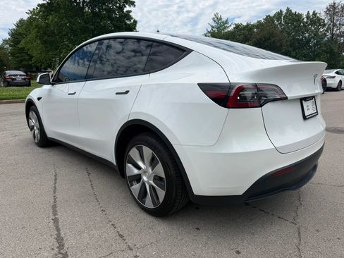 Used 2023 Tesla Model Y Long Range AWD/4WD image 7