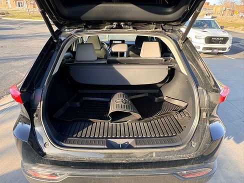 Used 2023 Toyota Venza LE image 21