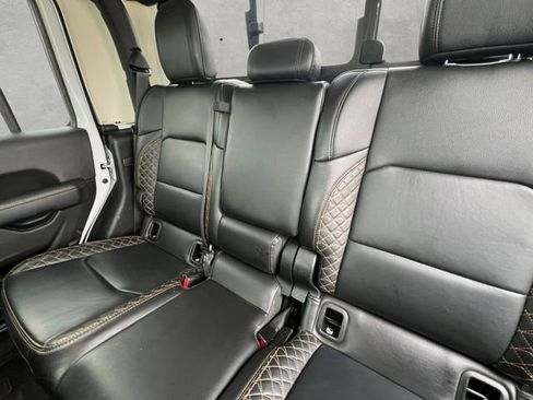 Used 2023 Jeep Gladiator Overland image 22