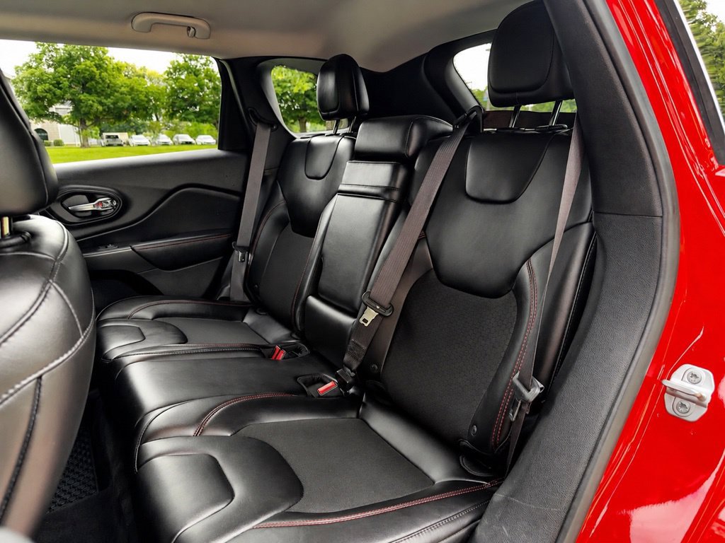 Used 2019 Jeep Cherokee Trailhawk w/ Cold Weather Group AWD/4WD image 24
