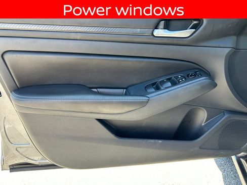 Used 2024 Nissan Altima 2.5 SV FWD image 15