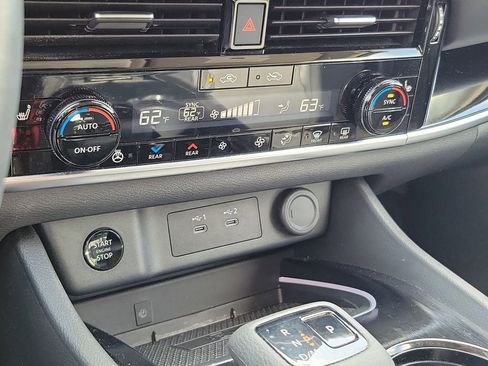 Used 2024 Nissan Rogue SL w/ SL Premium Package FWD image 26