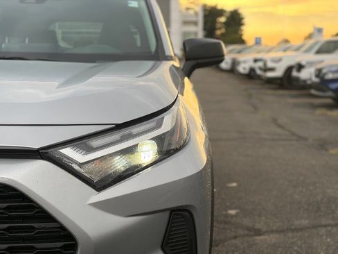 Used 2025 Toyota RAV4 LE AWD/4WD image 4