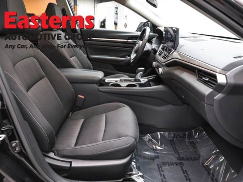 Used 2023 Nissan Altima 2.5 SV w/ SV Premium Package AWD/4WD image 24
