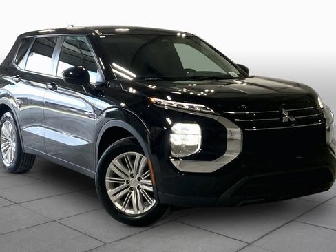 Used 2023 Mitsubishi Outlander ES FWD image 5