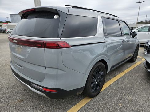 Used 2023 Kia Carnival SX image 4