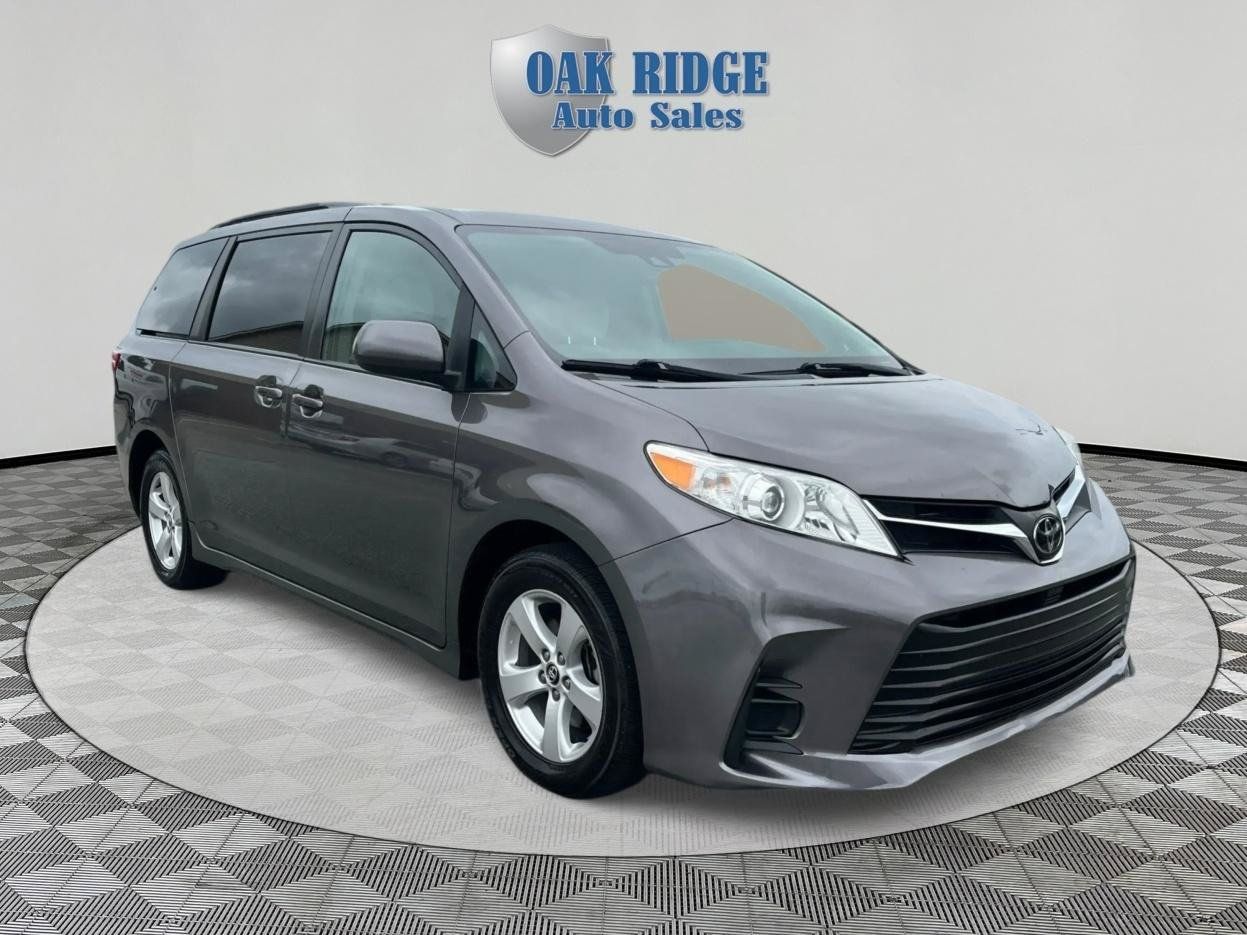 Used 2019 Toyota Sienna LE FWD image 3