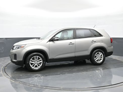 Used 2014 Kia Sorento LX image 5