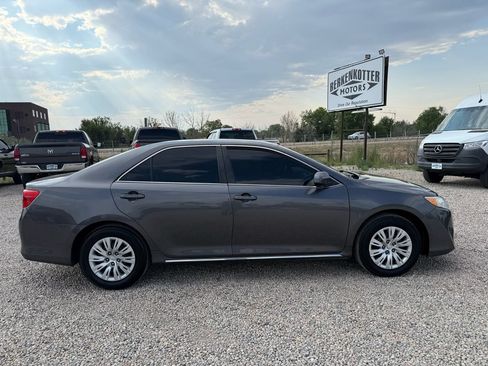 Used 2014 Toyota Camry LE FWD image 12