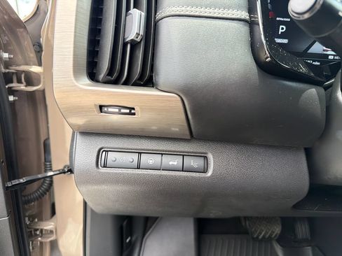 Certified 2024 Nissan Pathfinder Platinum FWD image 40