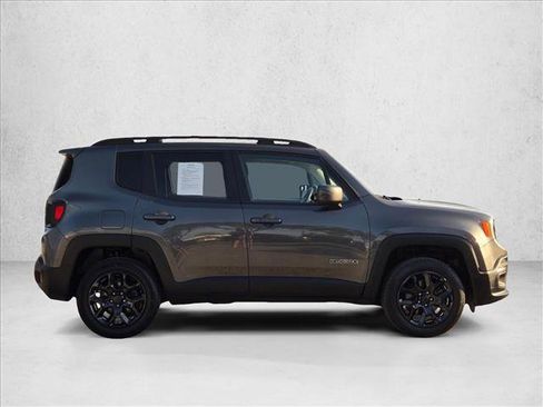 Used 2017 Jeep Renegade Latitude image 4